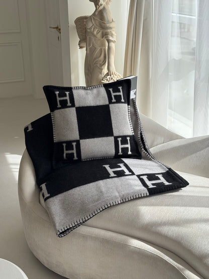 Merino Wool Black Pillow (with cushion)