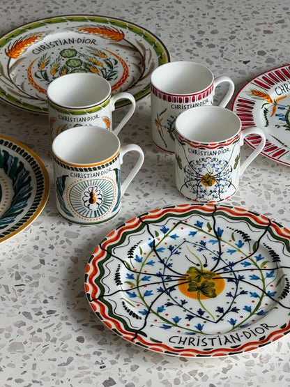 Сomplete set of 4 dishes and 4 mugs